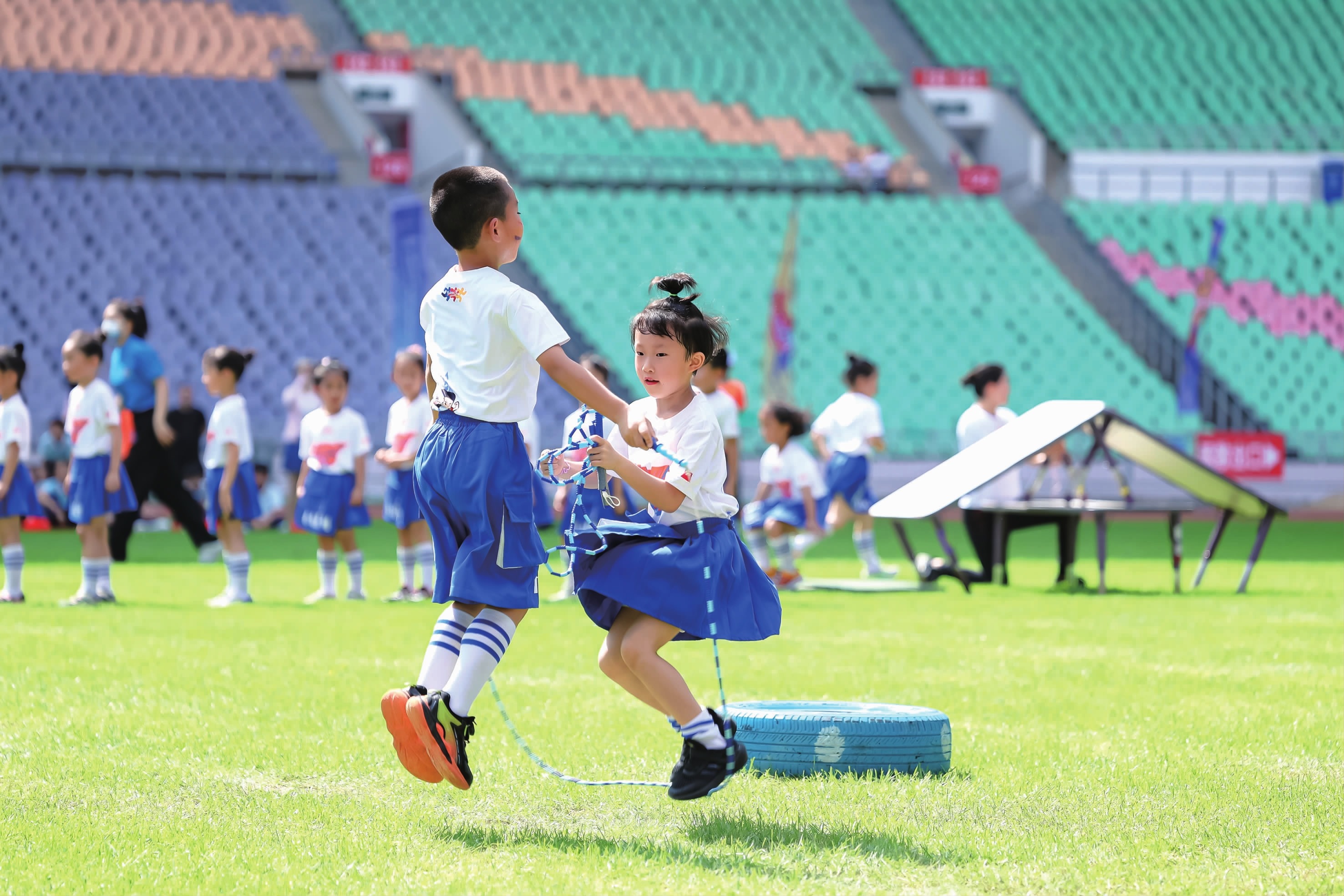 罗宾逊23+12 巴恩斯15+7+5 猛龙30分大胜送篮网5连败