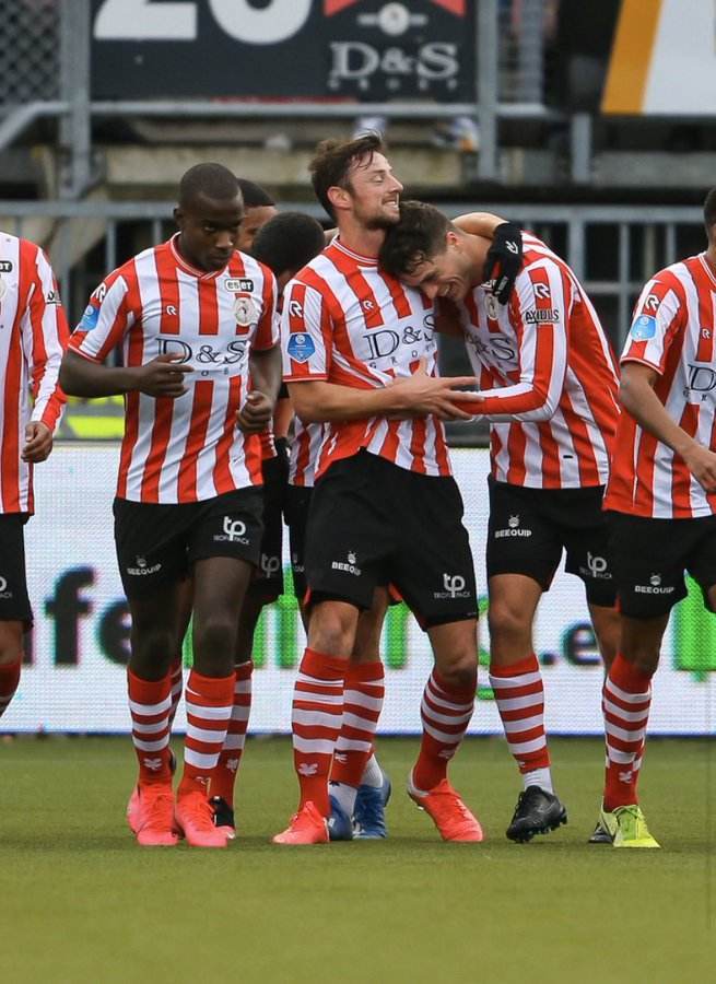 带领球队打 带领球队打